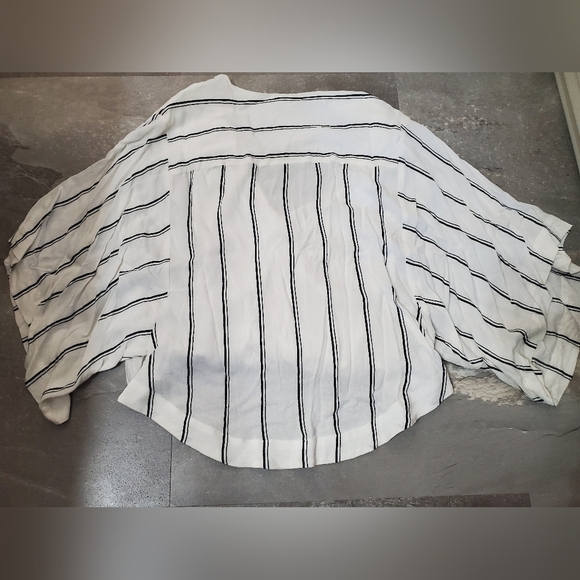 Free People Striped White and Black Women's Crop Top. Crossed Front. Oversized S - Picture 7 of 8